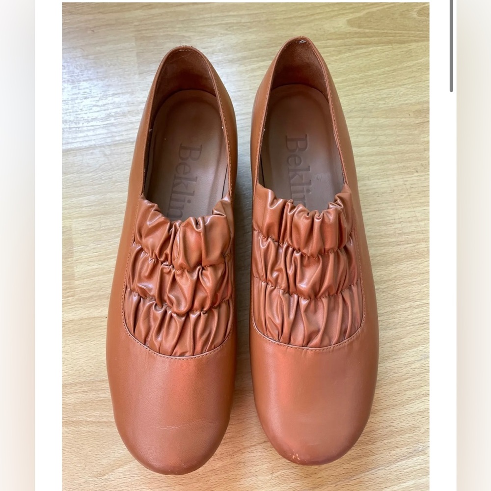 ISO BEKLINA Gathered clogs in Size 7-8.